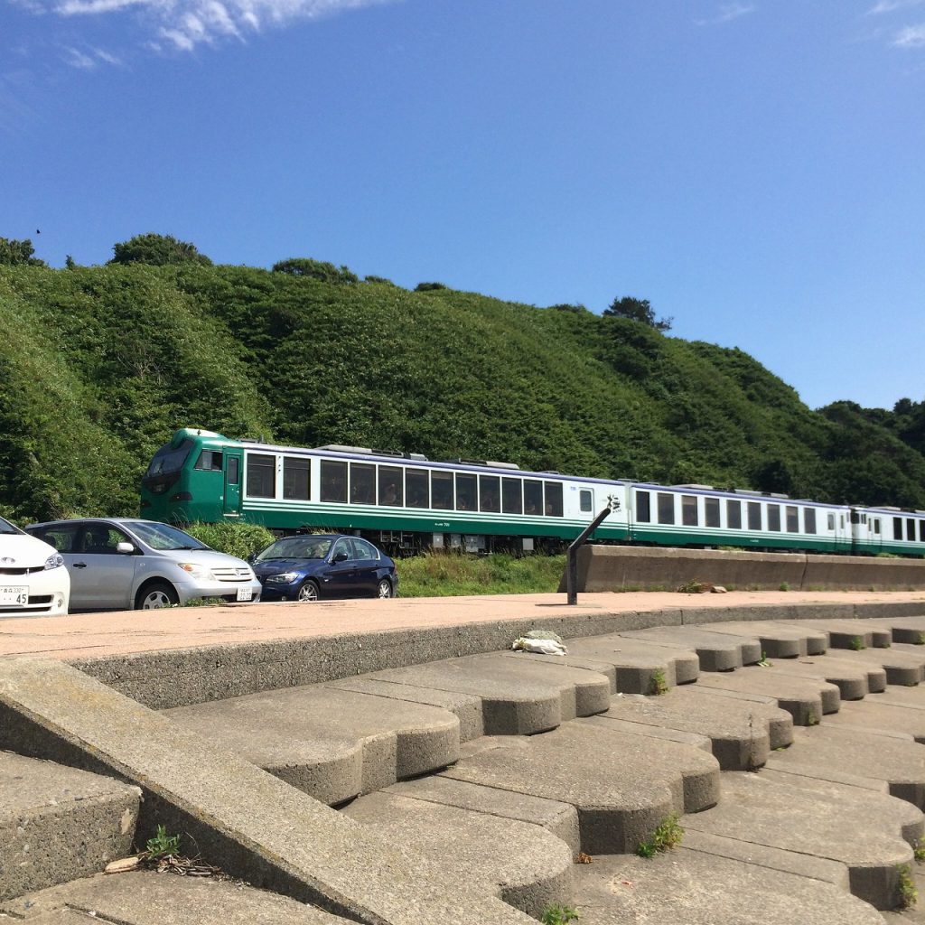 Resort Shirakami running near Senjojiki