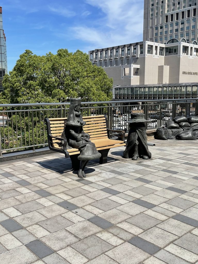 Maetel and Tetsuro at Kokura Station