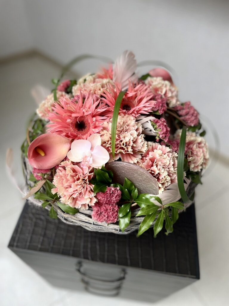 Spring flower arrangement 04